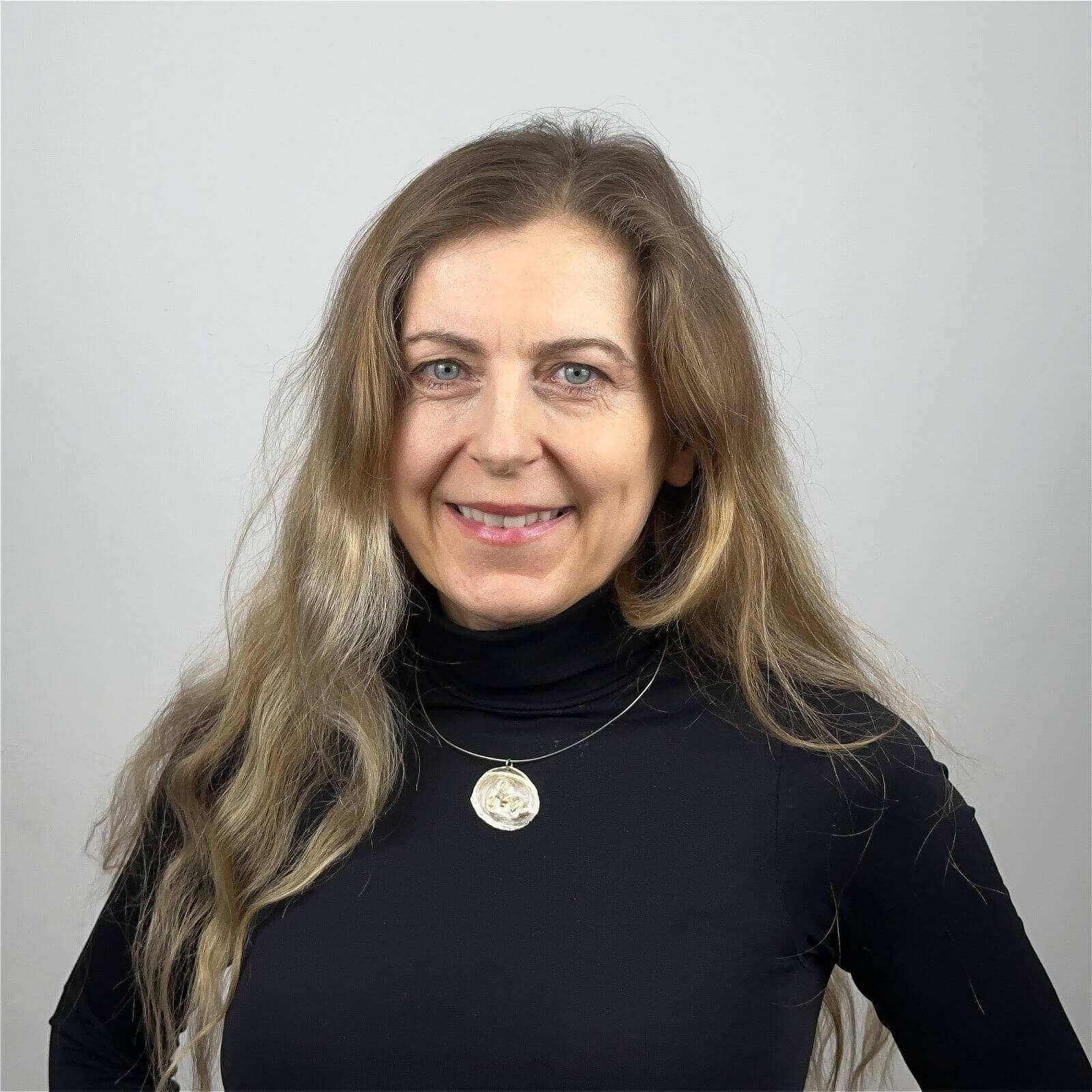 Andrea L. Rašlová – portrét, výtvarníčka a právnička