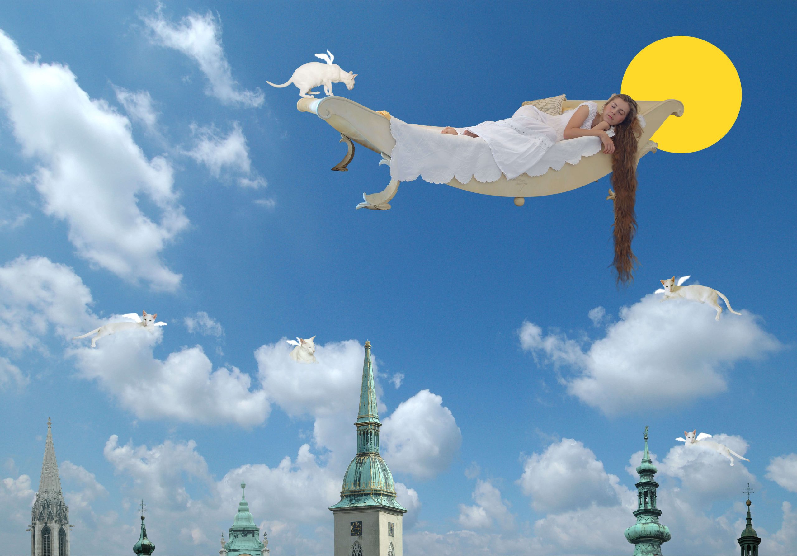 Umelecká fotokoláž autorky Andrey L. Rašlovej, vznášajúcej sa nad mestom v posteli - mieste, kde snívame.